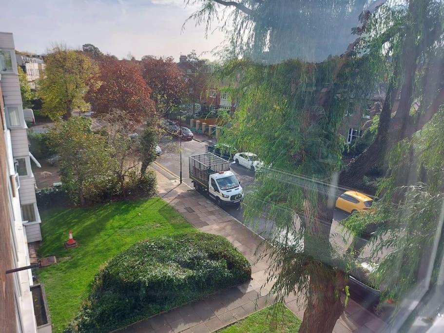2 Bed Flat, Bounds Green, Piccadilly Line, London N11 Exteriér fotografie