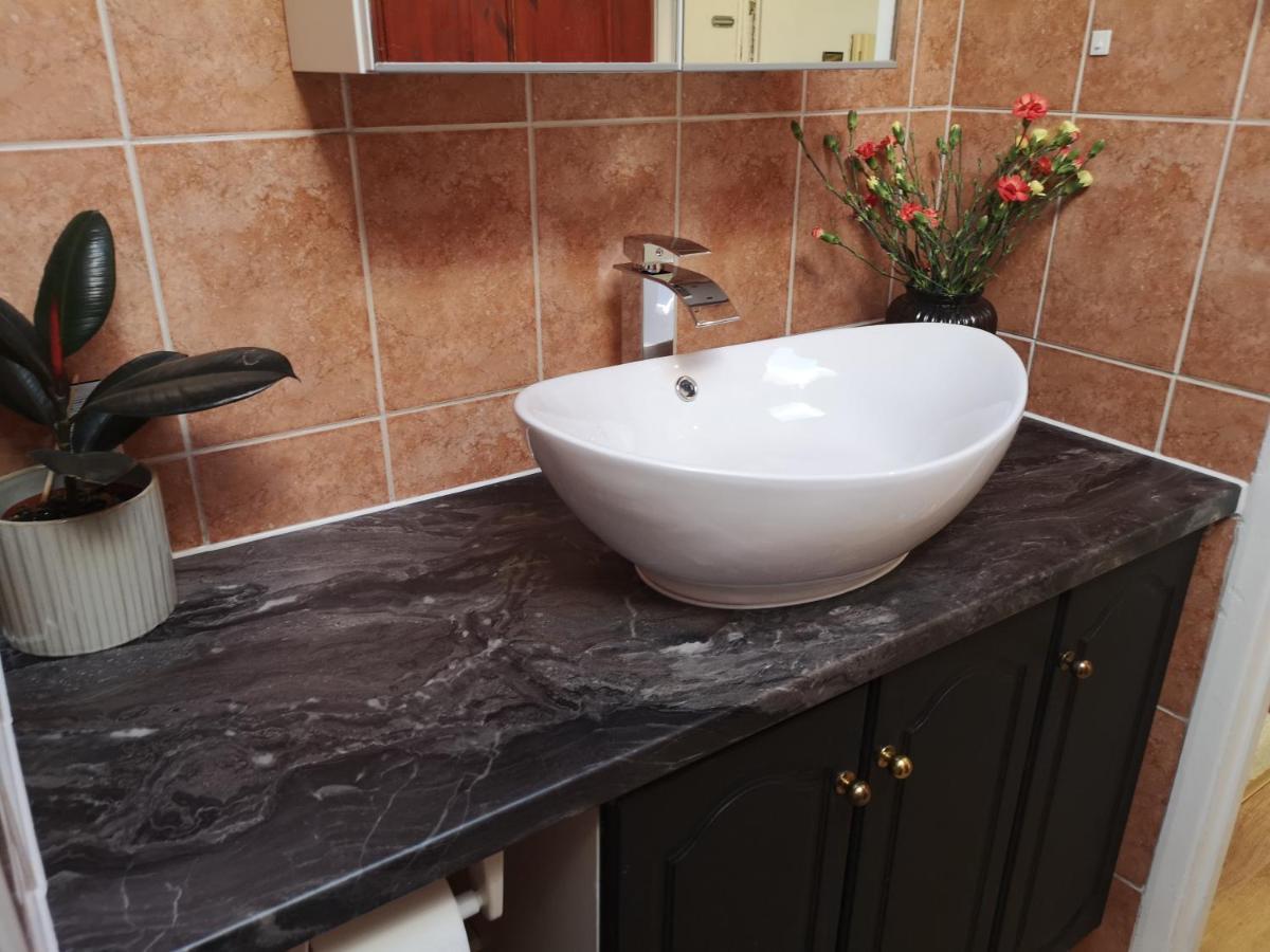 2 Bed Flat, Bounds Green, Piccadilly Line, London N11 Exteriér fotografie